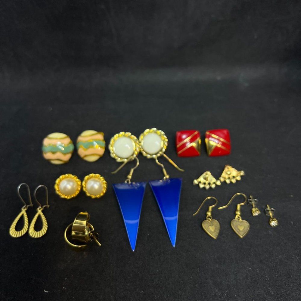 Lot of 10 Gold Tone Pierced Earrings (4168)